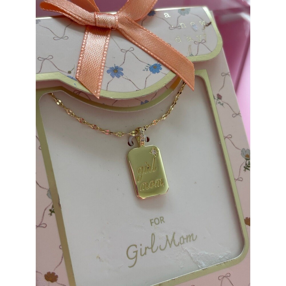 Girl Mom Neckace - Picture 2 of 3